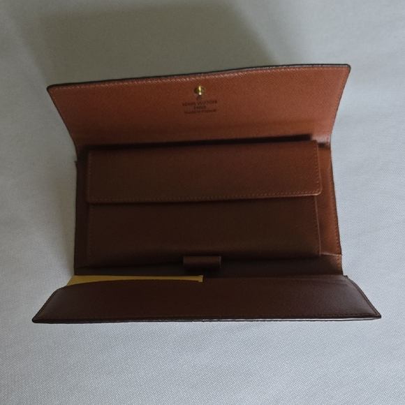 New Brown & Tan Top Handle Bag with Gold Accents - Picture 12 of 13